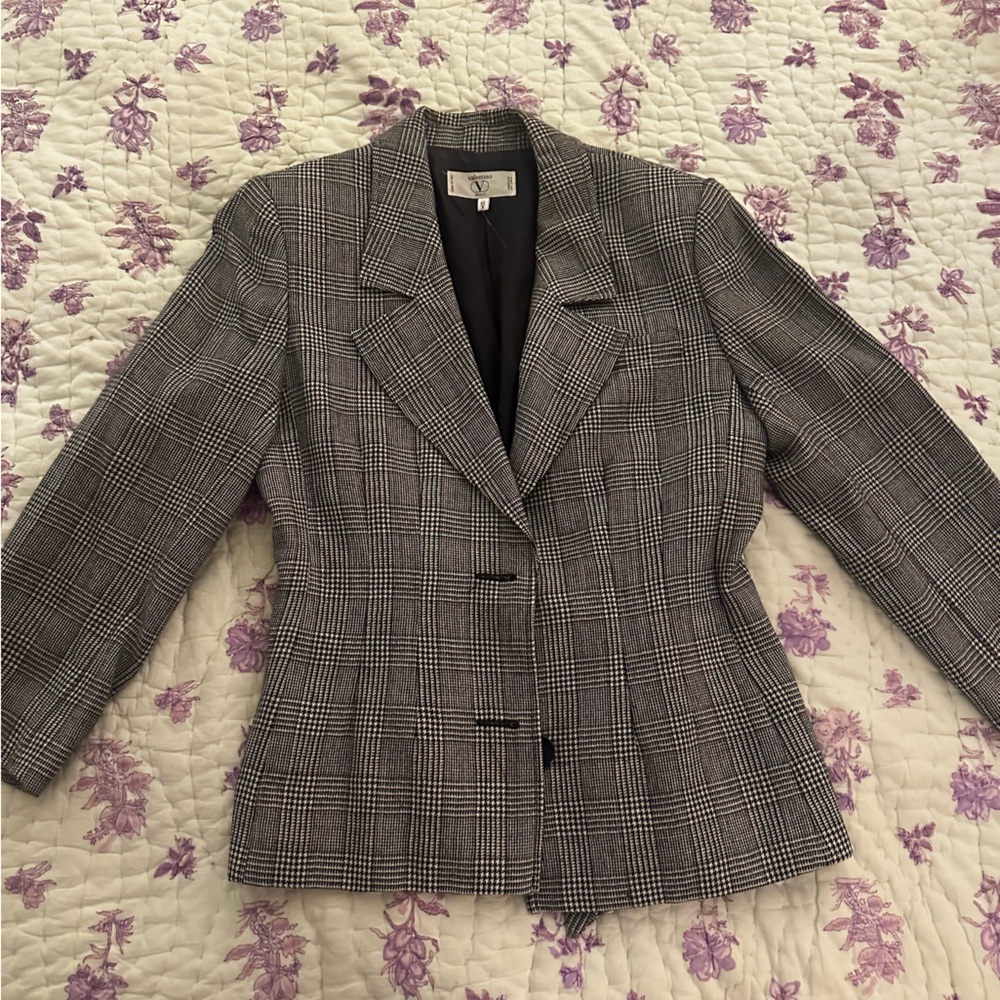 Vintage Ms Valentino 100% wool blazer